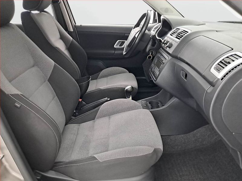 Škoda Fabia (2009) 1.2 12V, nová STK, Tažné - fotka 9 z 13