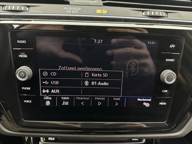 Volkswagen Touran 1,4 DSG KAMERA TAŽNÉ 1.MAJ ČR - fotka 15 z 38