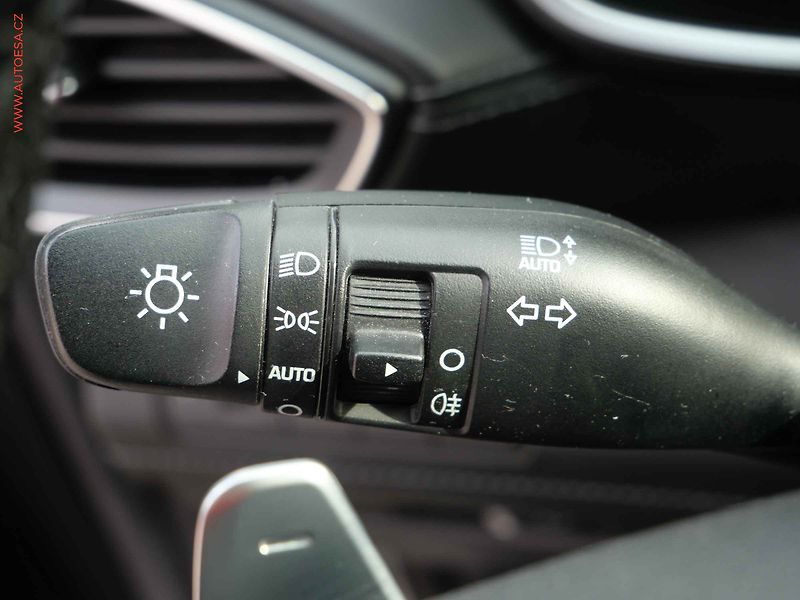Hyundai Santa Fe (2021) 2.2 CRDi 4x4, 7míst, 2.maj - fotka 13 z 26