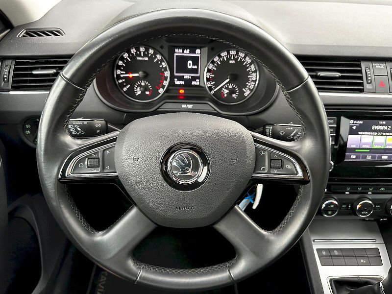 Škoda Octavia (2014) Combi 1.6 TDI Ambition - fotka 20 z 34