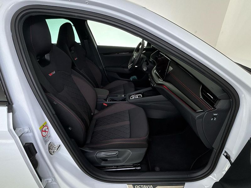 Škoda Octavia RS - fotka 9 z 29