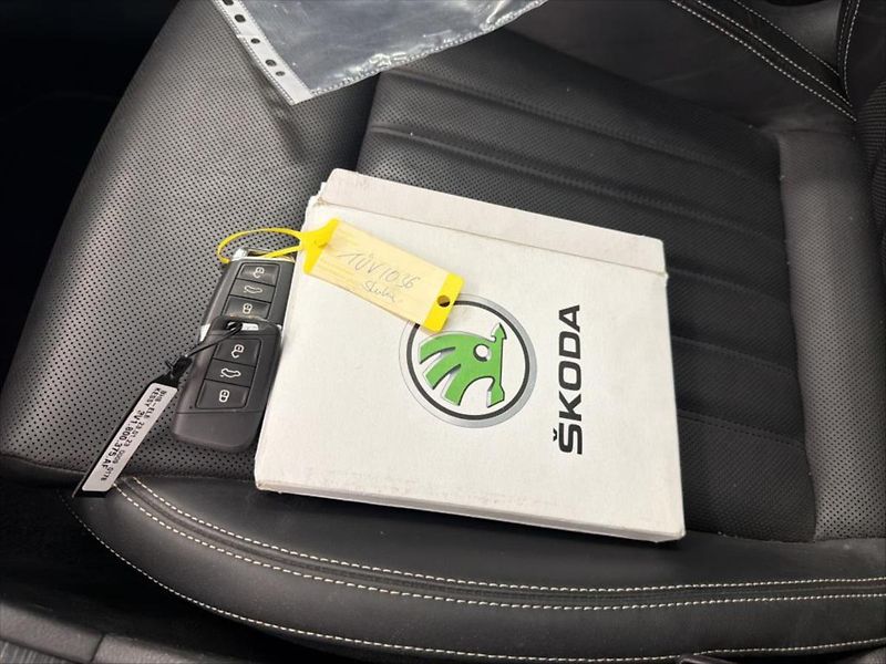 Škoda Superb 2,0 TDI TAŽNÉ PANORAMA KŮŽE - fotka 7 z 9
