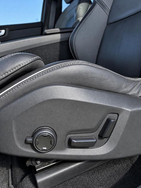 Volvo XC60 (2021) Mild-hybrid 220kW - fotka 17 z 30