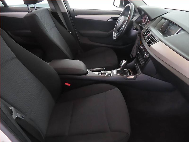 BMW X1 (2013) xLine sDrive20d, 4X4, Automat - fotka 9 z 14