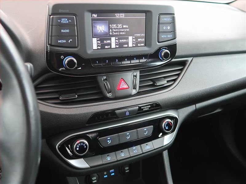 Hyundai i30 (2018) 1.4 T-GDI, ČR,1.maj - fotka 12 z 19