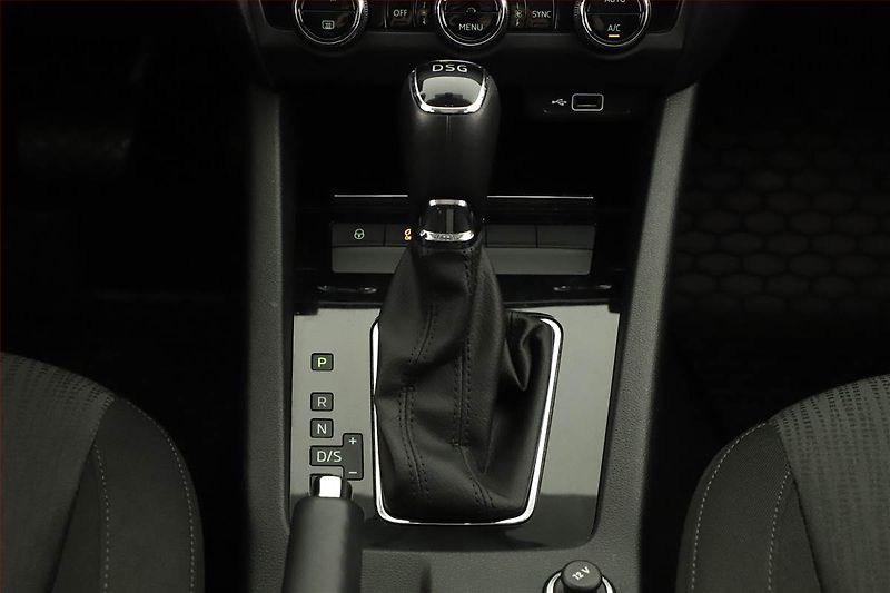 Škoda Octavia (2018) 1.6 TDI, Automat, Serv.kniha - fotka 11 z 15