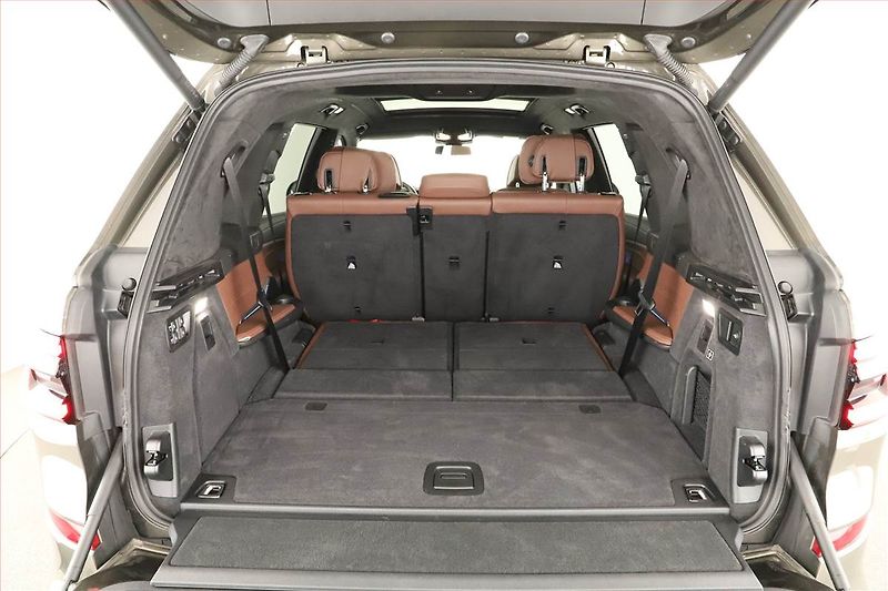 BMW X7 (2025) xDrive40d, Navigace - fotka 20 z 22