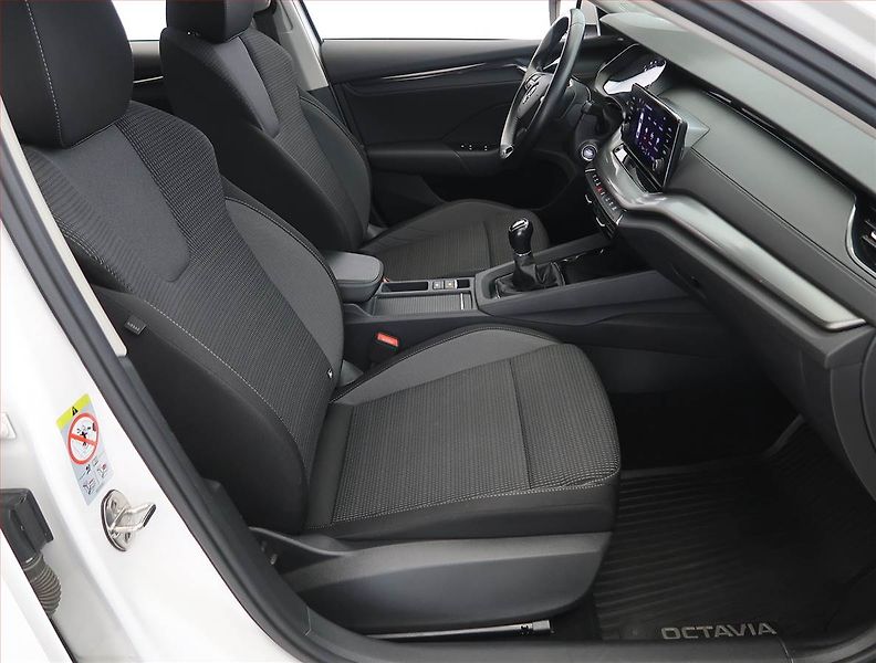 Škoda Octavia (2022) Style 1.0 TSI, Serv.kniha - fotka 9 z 26