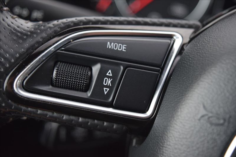 Audi Q5 3,0 V6 180KW S-LINE AUTOMAT - fotka 43 z 57