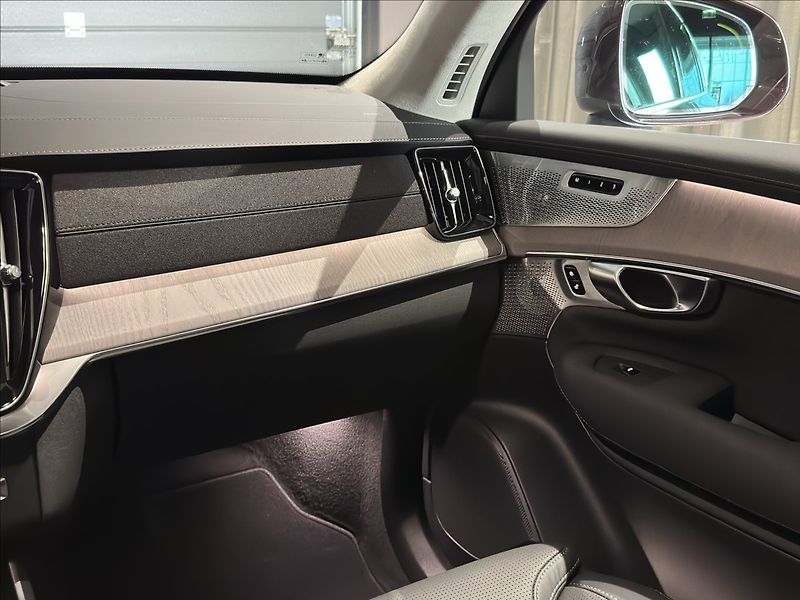 Volvo XC90 (2026) 2,0 T8  Ultra Bright - fotka 37 z 42