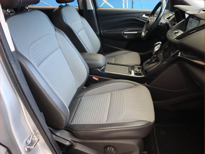 Ford Kuga (2016) 2.0 TDCi, 4X4, Automat, Kůže - fotka 9 z 21