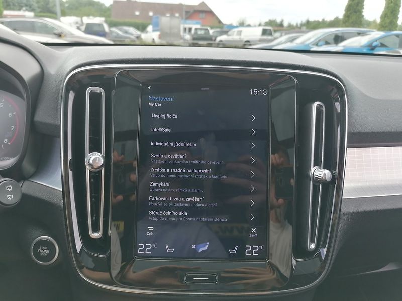 Volvo XC40 (2020) T3 Panorama,Kůže,Winter Paket - fotka 17 z 35