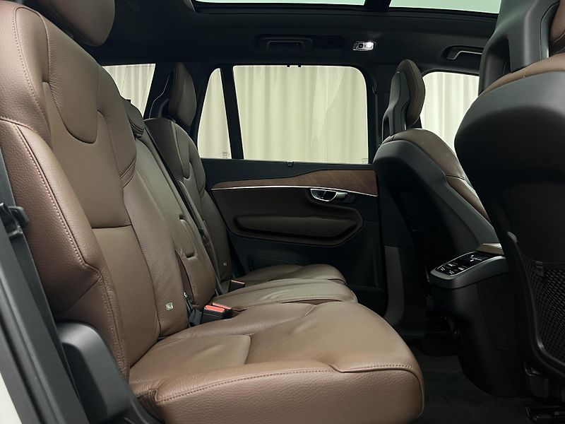 Volvo XC90 B5 AWD INSCRIPTION AUT - fotka 23 z 48