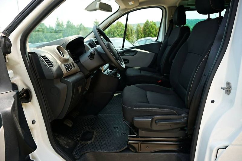 Renault Trafic (2018) PASSANGER 1,6 DCI 92 kW - fotka 22 z 31