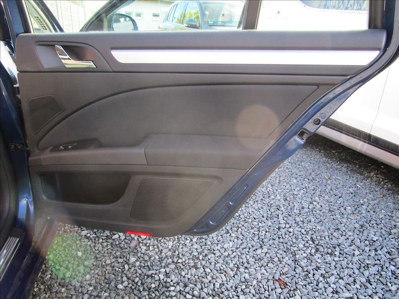 Škoda Superb Combi 2.0TDi Ambi, aut. Klima - fotka 24 z 40