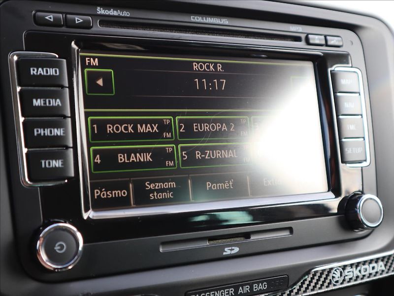 Škoda Superb 2,0 TDi 4x4 Elegance Navi CZ - fotka 14 z 34