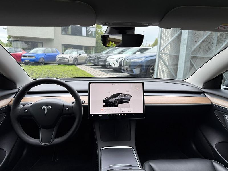 Tesla Model 3 REZERVACE - fotka 11 z 41