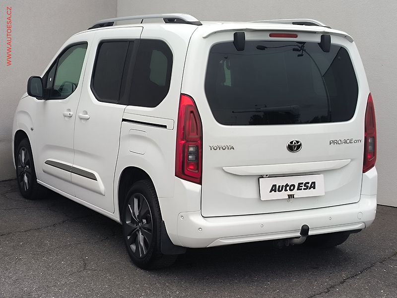 Toyota ProAce City Verso (2022) 1.5D-4D, 1.maj,ČR, Family - fotka 6 z 24