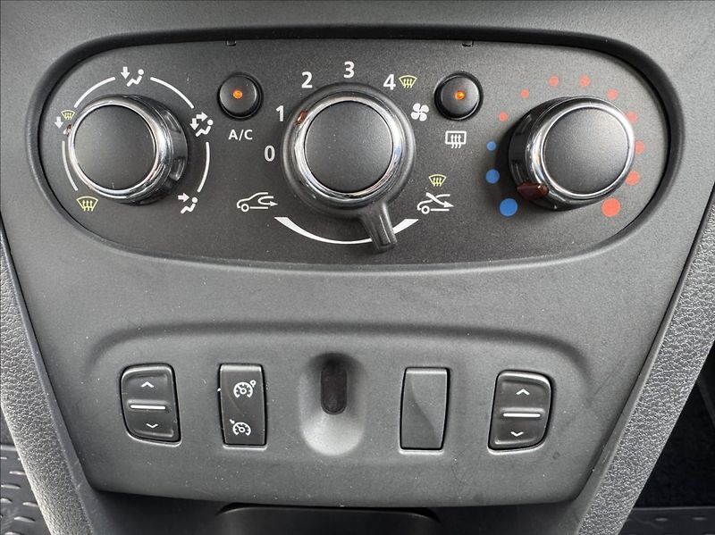Dacia Logan 1,2 i 16V MCV KLIMA 1.maj ČR - fotka 39 z 50