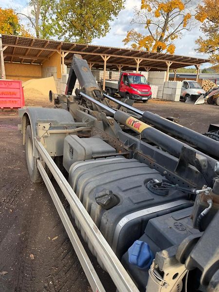 Iveco Eurocargo 120E22 NOSIČ HYVA 8 T - fotka 10 z 10