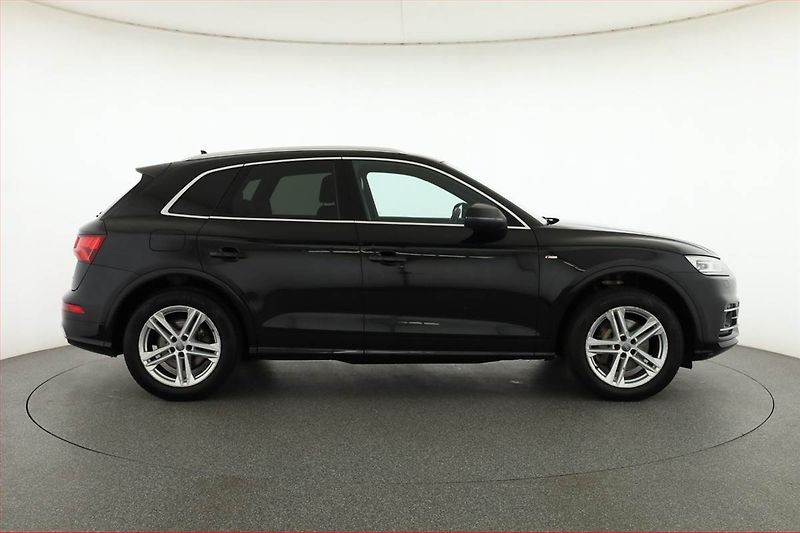 Audi Q5 (2018) S line 2.0 TDI, 4X4, Automat - fotka 6 z 18