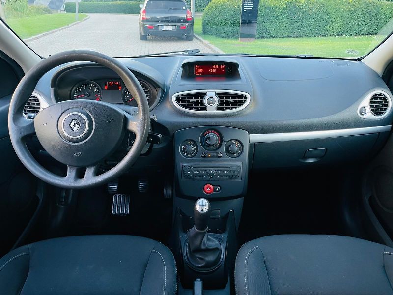 Renault Clio 1.2i 55KW MANUÁL 1MAJITEL  - fotka 23 z 42
