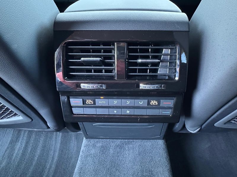 Volkswagen Touareg (2024) Model 2025, Kůže, VZDUCH,Tažné - fotka 15 z 43