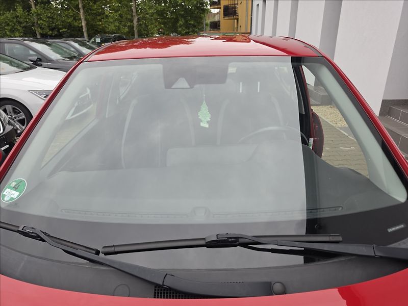 Hyundai i10 1,0 49KW vyhř. volat + sedadla - fotka 40 z 41