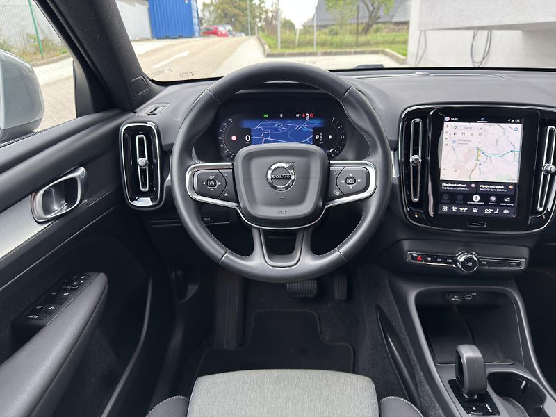 Volvo XC40 B3 FWD // CORE // 1. maj. //ČR - fotka 18 z 36