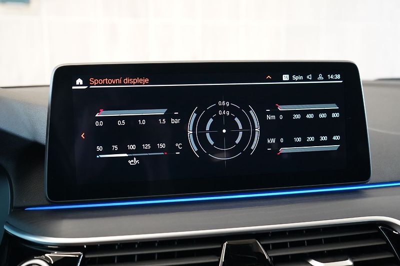 BMW Řada 5 M550i xDrive, Nezávislé, Laser - fotka 33 z 50