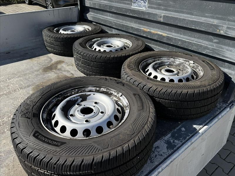 Ford Transit 2,0 EcoBlue 125kW 350 Trend L4 - fotka 13 z 24