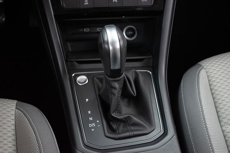 Volkswagen Touran 1.5 TSI TAŽNÉ*7.MÍST*DPH*ČR 1M - fotka 26 z 46