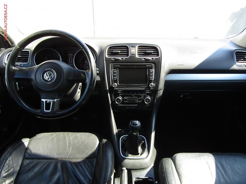 Volkswagen Golf (2010) 1.4 TSi, Highline, panor - fotka 8 z 16