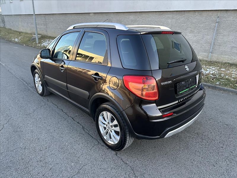 Suzuki SX4 1,6 4x4 STYLE - fotka 7 z 19