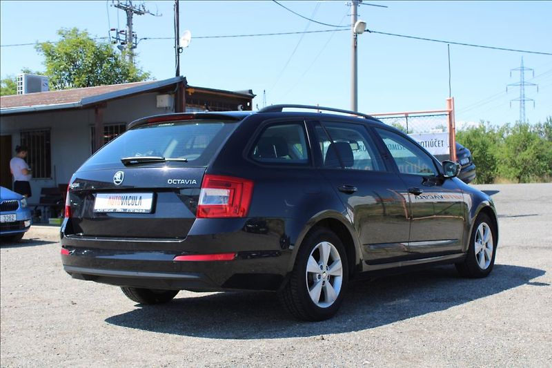 Škoda Octavia 1,6 TDi  DSG,STLYLE,SERVISKA - fotka 5 z 37