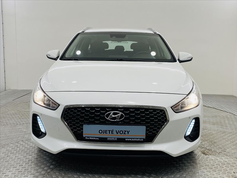 Hyundai i30 1,6 CRDi 81 kW Navi - fotka 4 z 24