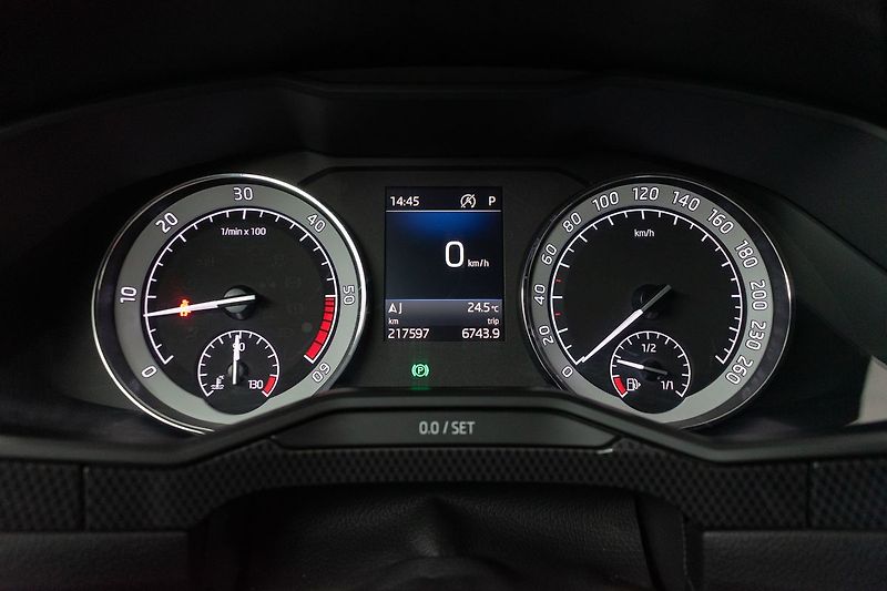 Škoda Superb 2.0 TDI 4x4*SPORTLINE*CANTON* - fotka 23 z 46