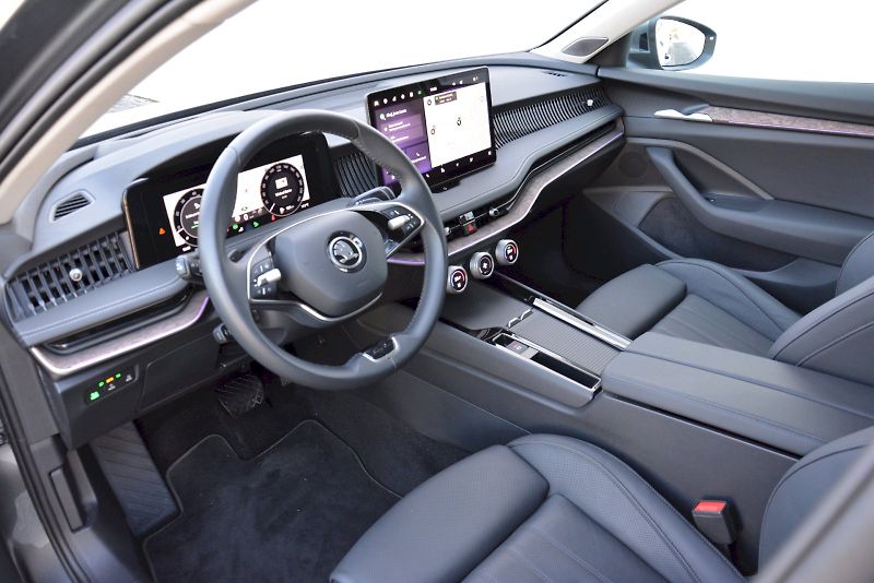 Škoda Superb (2024) Combi 2.0 TDI 110 kW L&K DSG 7 - fotka 6 z 31