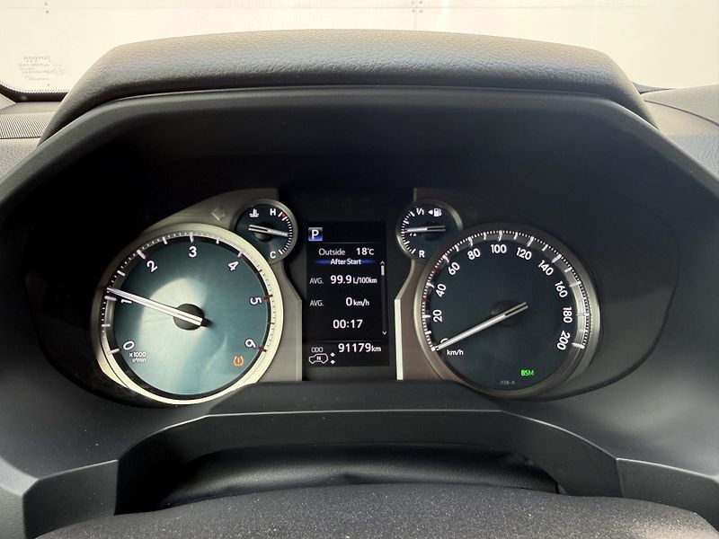 Toyota Land Cruiser 2.8 D-4D AT AWD 130 kW Executi - fotka 17 z 28