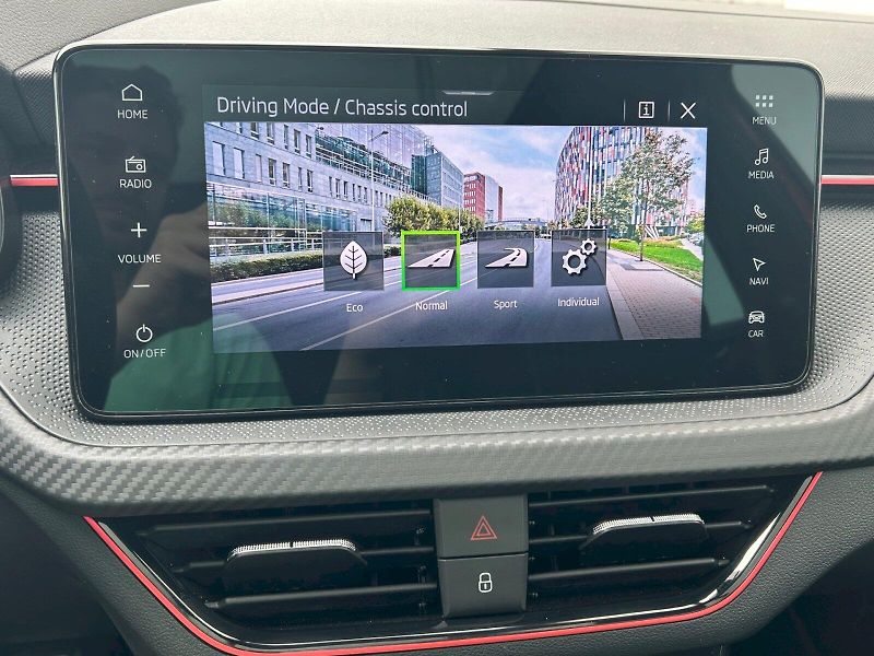 Škoda Kamiq (2025) Monte Carlo 1.5 TSI 110 kW - fotka 26 z 34