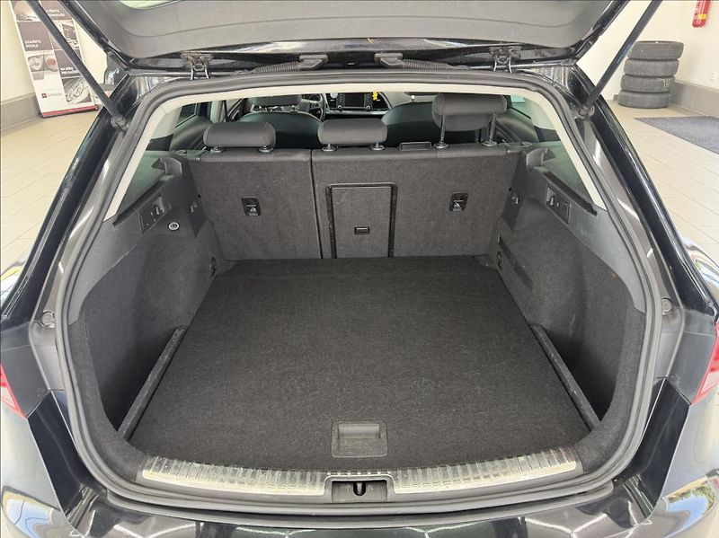 Seat Leon 2,0 TDi, FR-Line, DSG, Navi - fotka 31 z 34