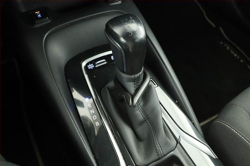 Toyota Corolla (2021) 1.8 Hybrid, Automat, ČR,1.maj - fotka 10 z 17