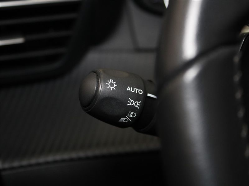 Peugeot 208 1,2 PTech 74kW AT 37tkm. - fotka 18 z 21