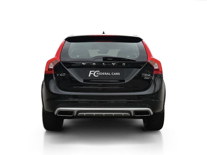 Volvo V60 Cross Country D4 AWD // 4x4 - fotka 4 z 30
