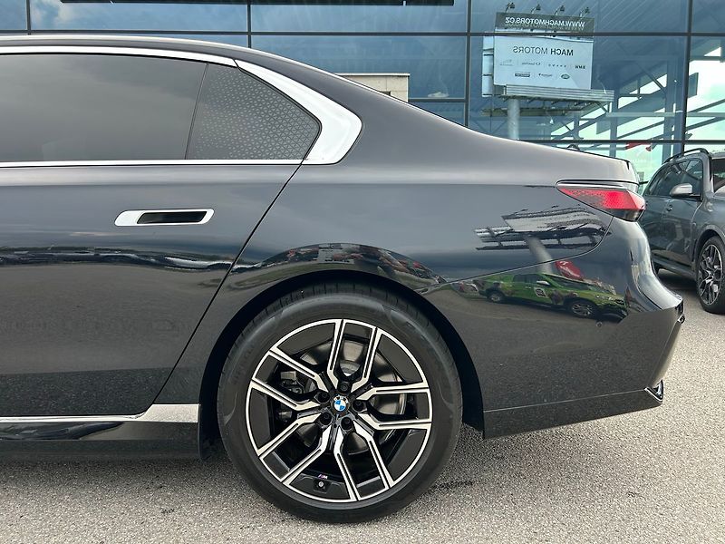 BMW Ostatní i7 xDrive 60 TV TOP 2025 - fotka 12 z 44