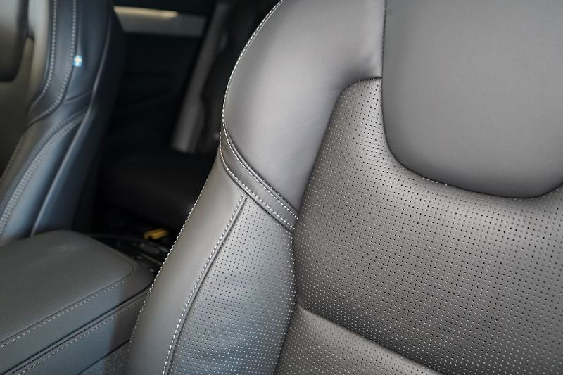 Volvo XC90 T8 PLUS Dark, Head-up, 360° - fotka 21 z 50