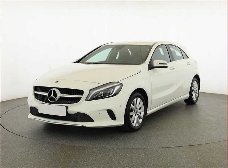 Mercedes-Benz Třídy A (2017) Style A 180 d, Kůže, Navi - fotka 2 z 20