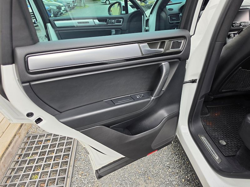 Volkswagen Touareg 3.0 TDI 4Motion R-Line Dyn Aud - fotka 12 z 23