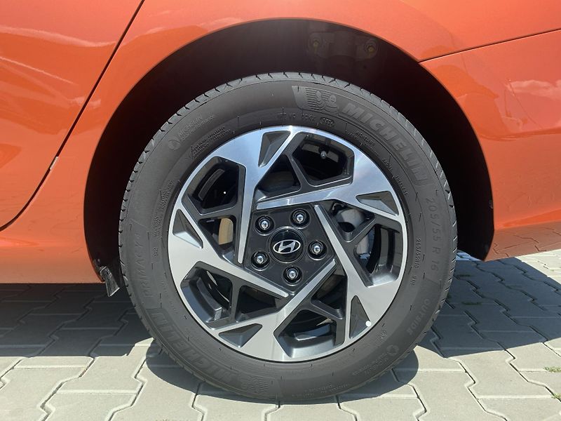 Hyundai i30 WG FAMILY 1.5 T-GDi 103kW DCT - fotka 28 z 29