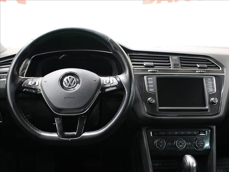 Volkswagen Tiguan 2,0 TDI Highline 4Motion DSG - fotka 28 z 39